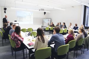 Aktion vor Ort: MdL Prof. Dr. Thomas Sternberg (CDU) beim DFG-Graduiertenkolleg