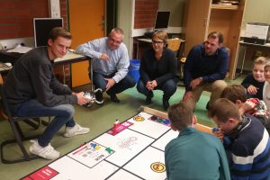 Aktion vor Ort: MdL Anja Butschkau besucht Roboter-AG des Goethe Gymnasiums in Dortmund-Hörde